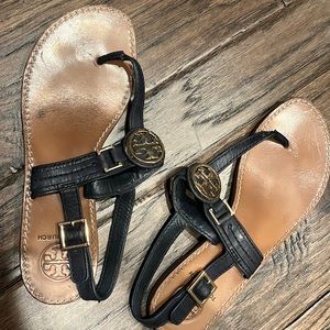 Tory Burch size 8 sandal navy strap